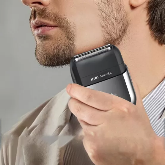 INF Mini-Rasierer in Gunmetal-Optik – USB-aufladbar, IPX7 wasserdicht