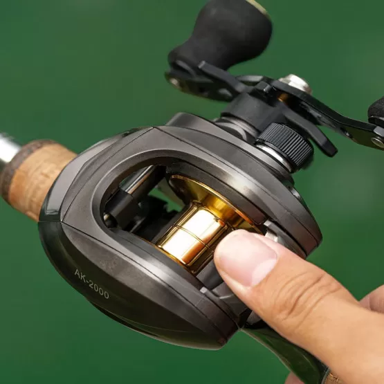 INF AK2000 Linkshnder Baitcasting Rolle mit Metallspule - 7.2:1